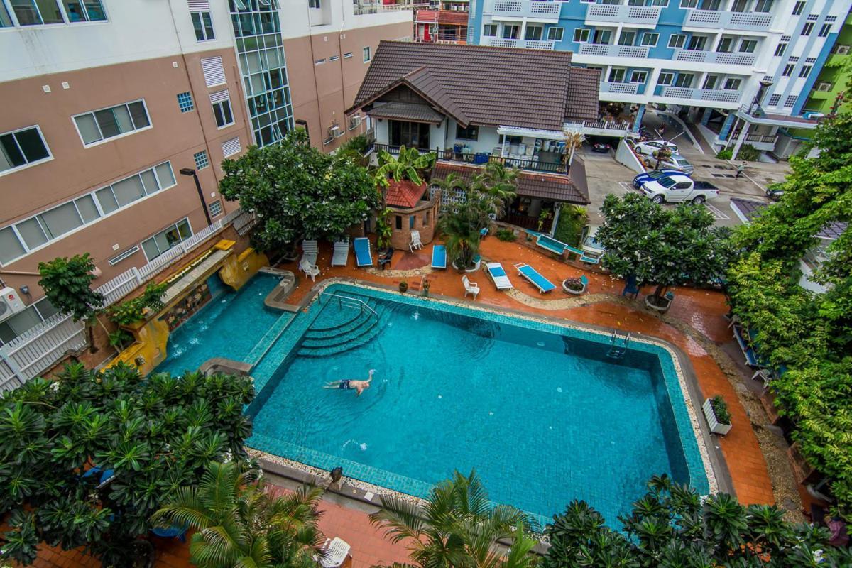 Sutus Court 7 Hotel Pattaya Eksteriør billede