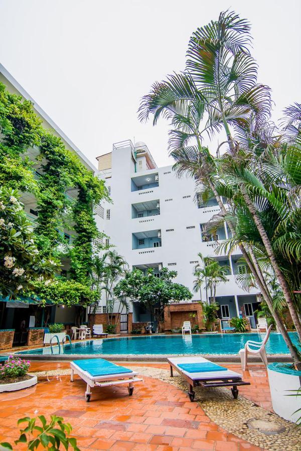 Sutus Court 7 Hotel Pattaya Eksteriør billede