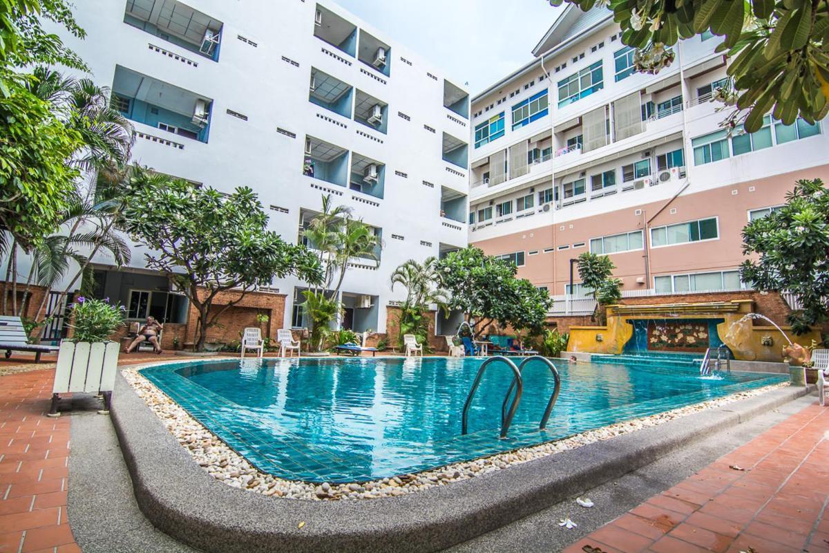 Sutus Court 7 Hotel Pattaya Eksteriør billede