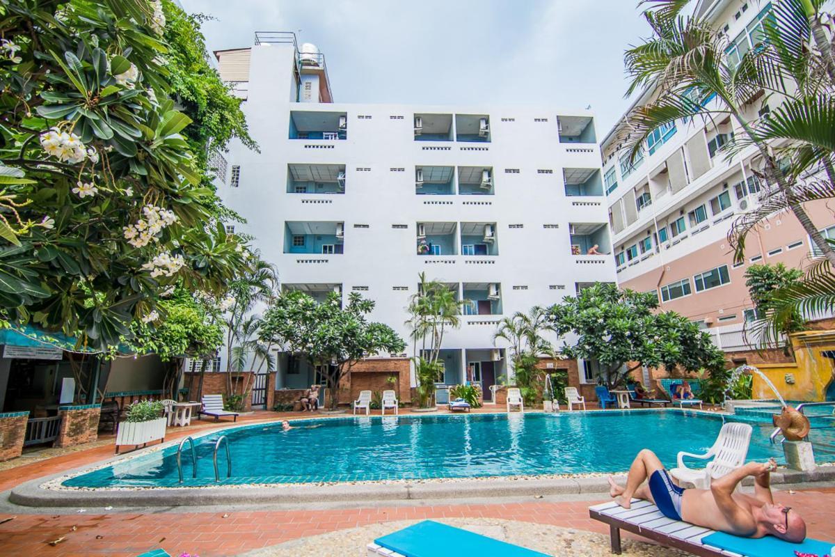 Sutus Court 7 Hotel Pattaya Eksteriør billede