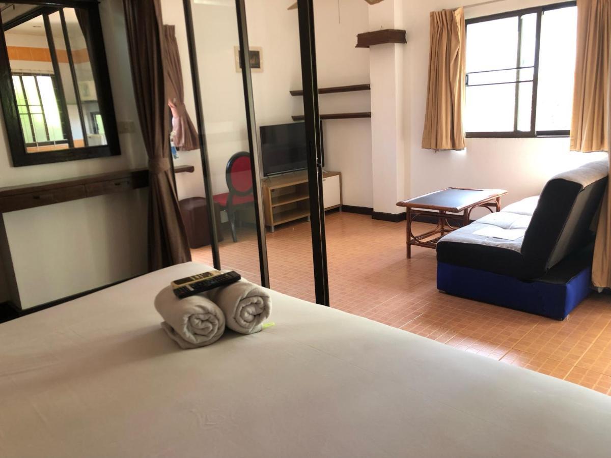 Sutus Court 7 Hotel Pattaya Eksteriør billede