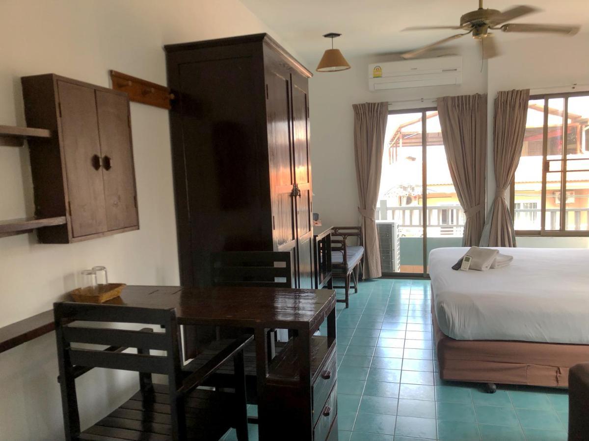 Sutus Court 7 Hotel Pattaya Eksteriør billede