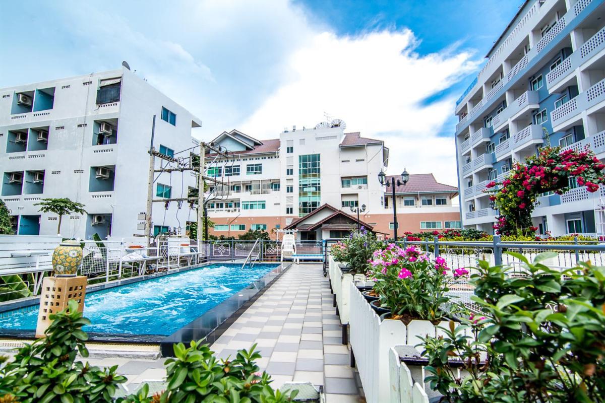 Sutus Court 7 Hotel Pattaya Eksteriør billede