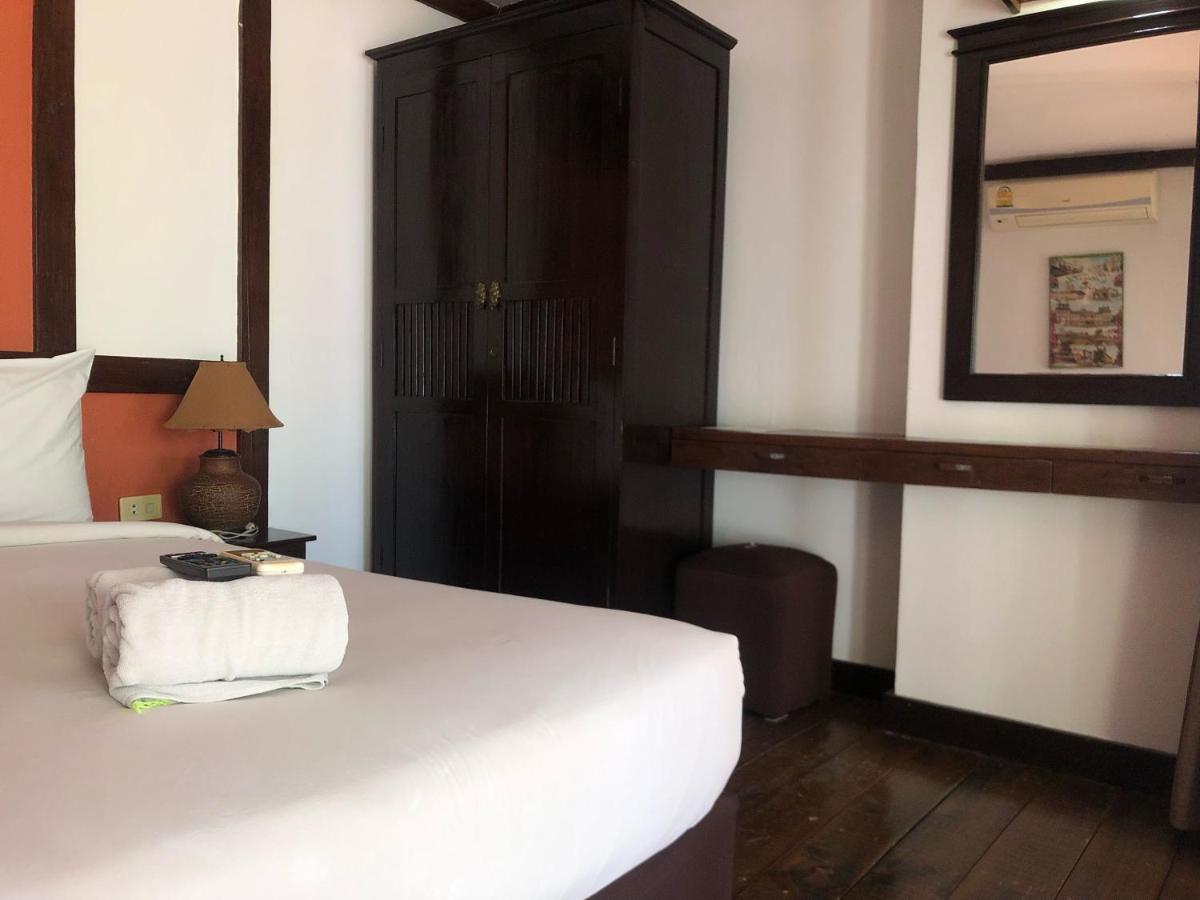 Sutus Court 7 Hotel Pattaya Eksteriør billede