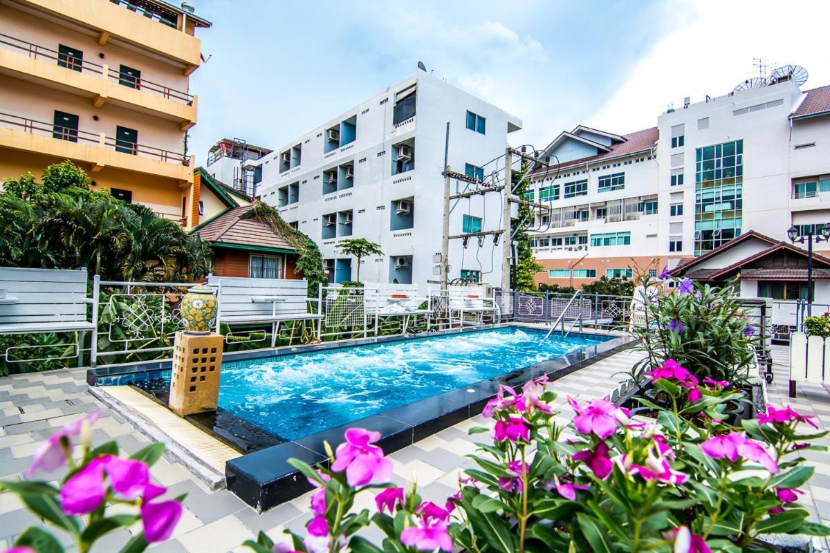 Sutus Court 7 Hotel Pattaya Eksteriør billede